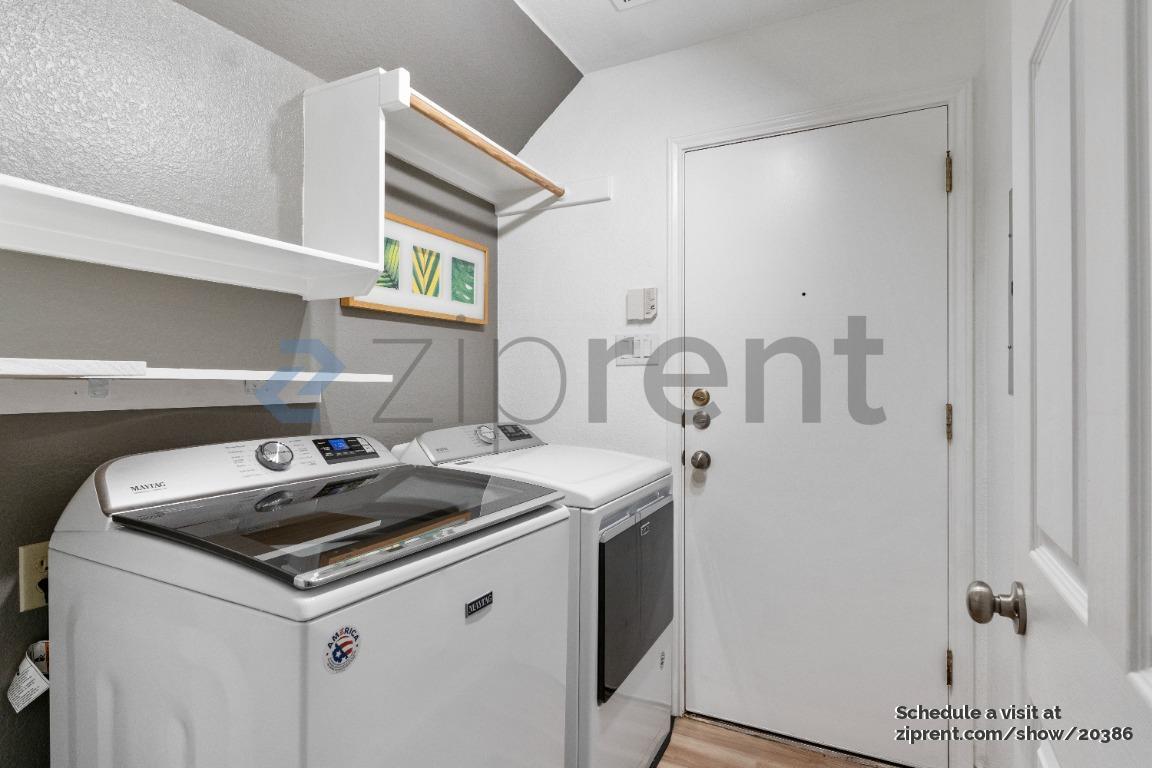 Building Photo - Unit