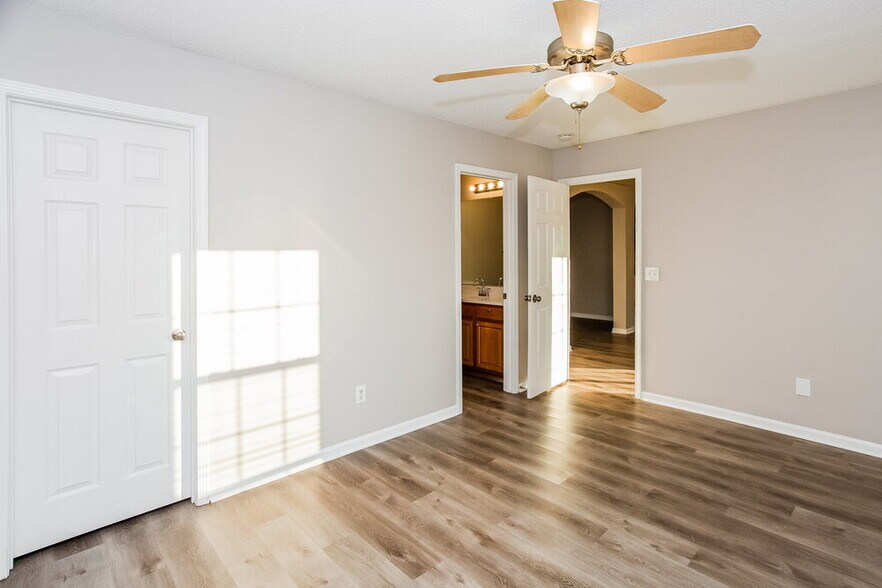 Building Photo - 234 Glencroft Dr