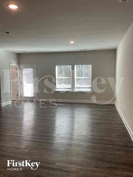 Building Photo - 2021 Cypress Village Dr NW