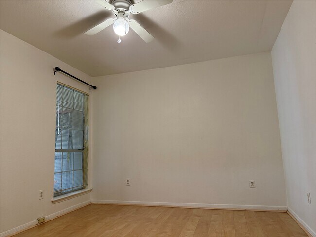 Building Photo - 2626 Holly Hall St