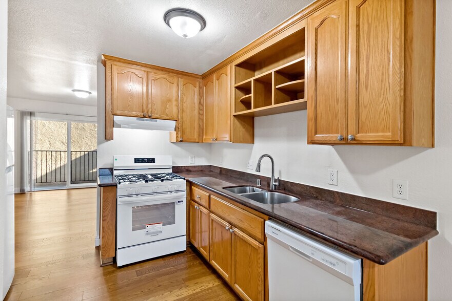 Building Photo - 2644 62nd Ave