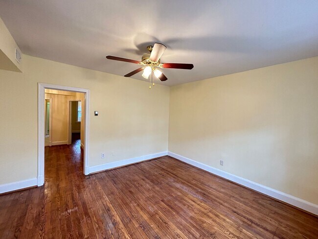 Primary Photo - 1227 Queen St NE