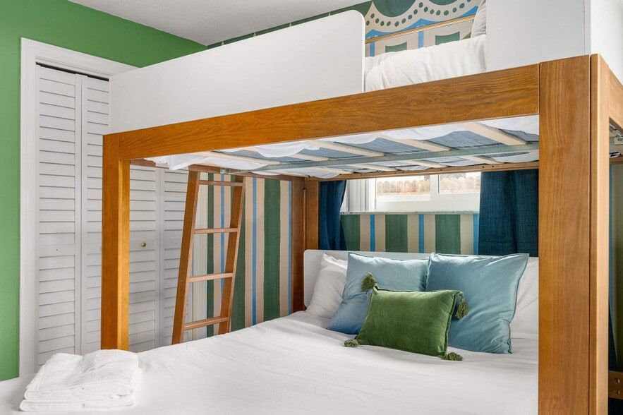 Building Photo - 1842 Del Robles Dr