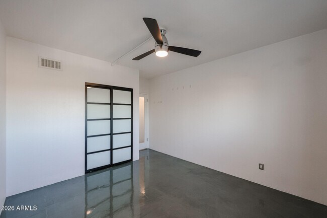 Building Photo - 353 E Thomas Rd