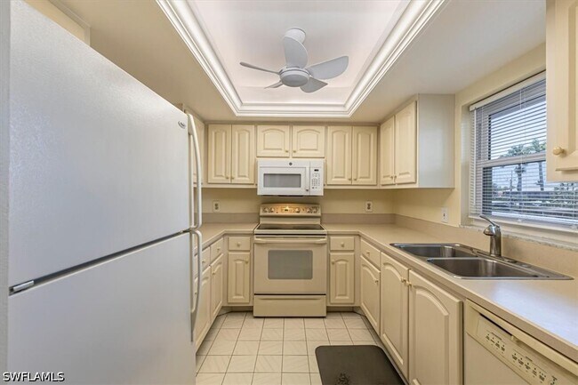 Building Photo - 4912 Tamiami Trl E