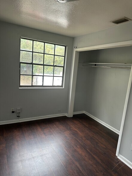 Building Photo - 2984 Myra St
