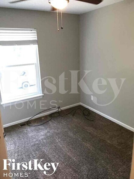 Building Photo - 1611 Cooper Dr