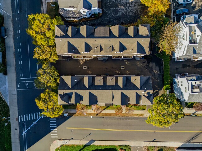 Building Photo - 1707 Summer St