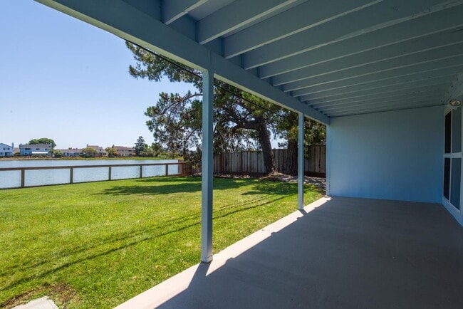 Building Photo - 3335 Los Prados St