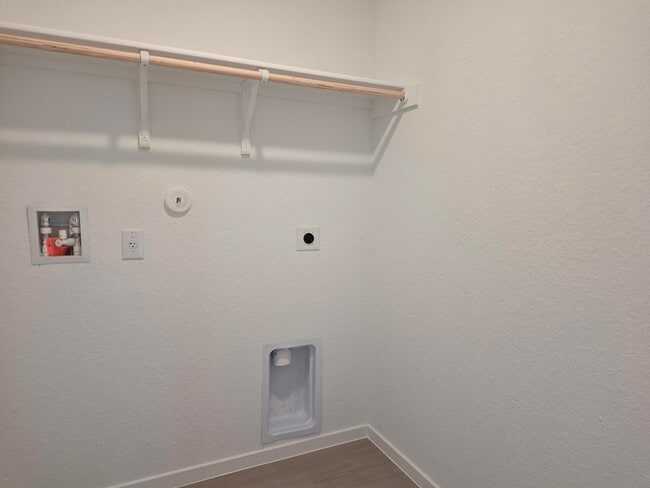 Building Photo - 3214 Glacier Blf