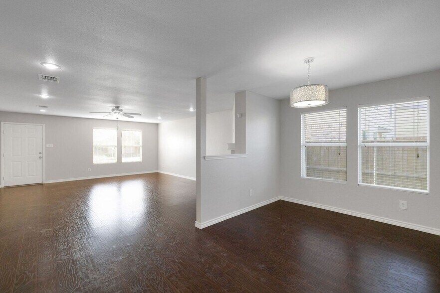Building Photo - 2708 Bur Oak Dr