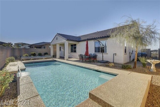 Building Photo - 1062 N Water St