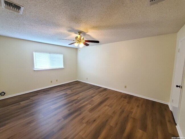 Building Photo - 8219 Sunshine Trail Dr