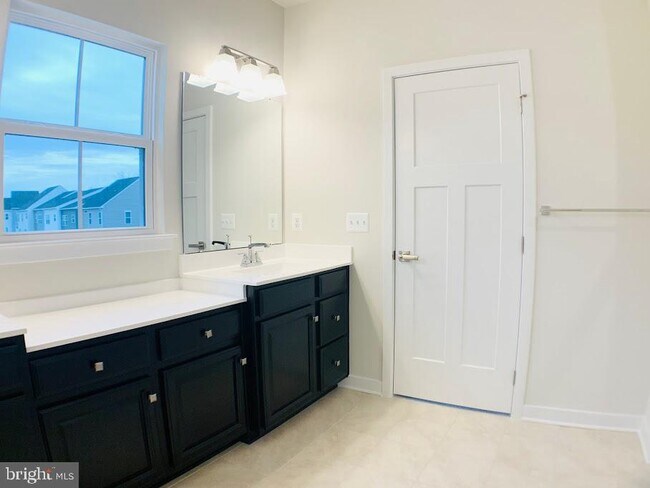 Building Photo - 11380 Willow Green Cir