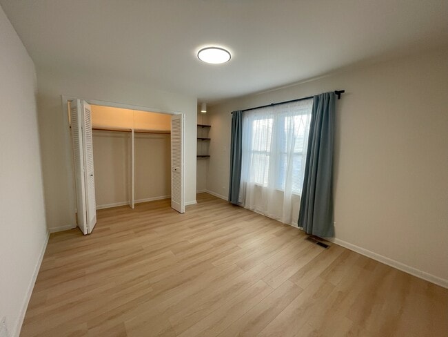 Building Photo - 2937 Lincoln Ave