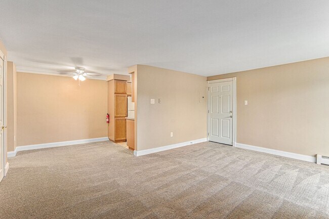 Building Photo - Almont Terrace - 730