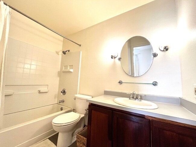 Building Photo - Fairway Terrace | Ground Floor 1BR/1BA Condo – Comfortable Island Living