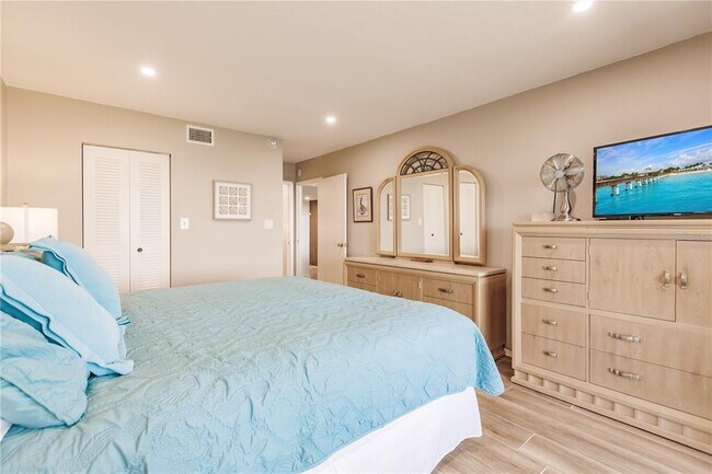 Building Photo - 1200 E Peppertree Ln