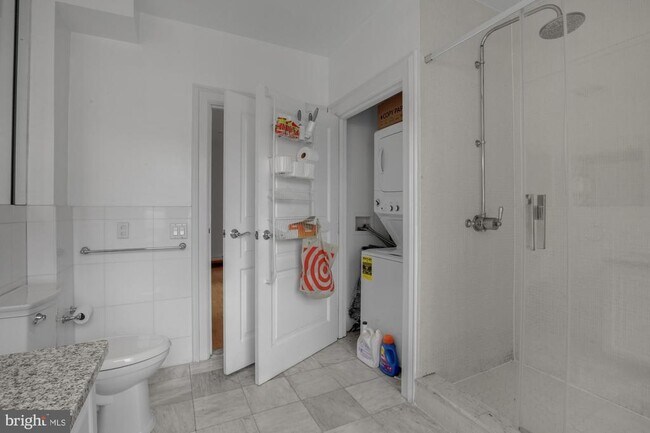 Building Photo - 1920 Chestnut St