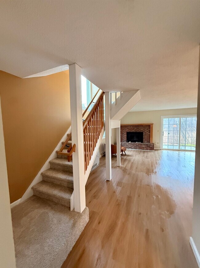 Building Photo - L4 Stonehedge Dr