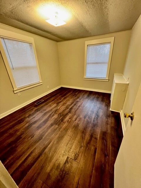 Building Photo - 292 S Double Springs Rd