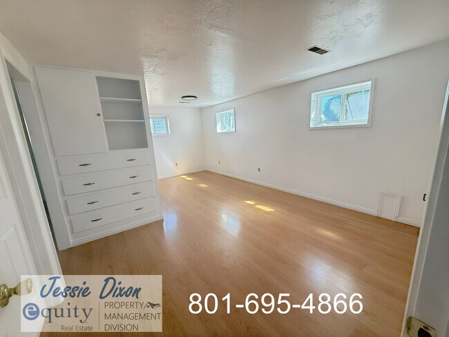 Building Photo - 999 N 3000 W