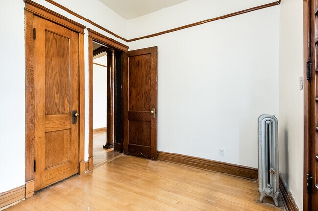 Bedroom - 2419 W Wilson Ave