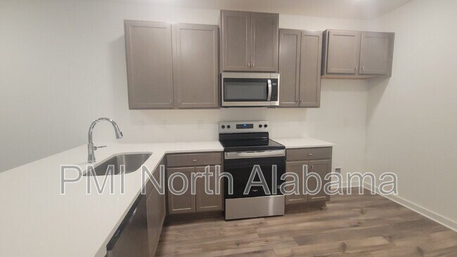 Building Photo - 7597 Discovery Pt Dr NW