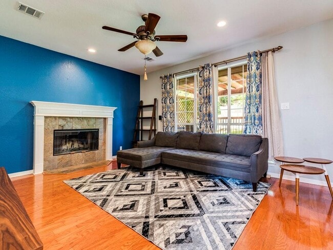 Building Photo - 5847 Back Bay Ln