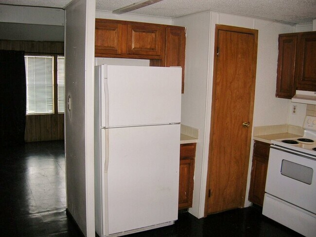 Building Photo - 207 E Elm St