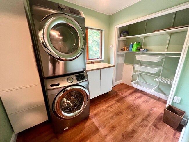 Building Photo - Pittsburgh - 3 Bedroom 1.5 Bathroom - Upda...