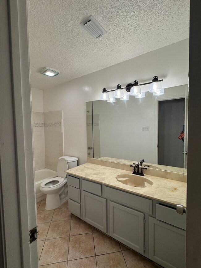 Building Photo - 11826 Roandale Dr