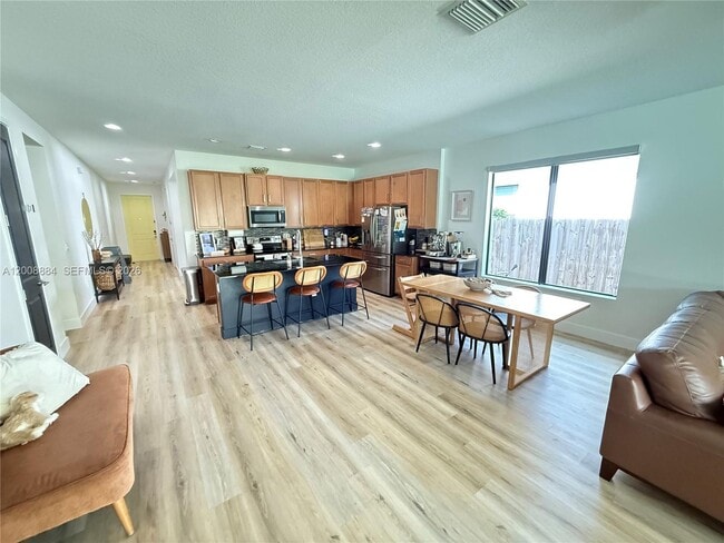 Building Photo - 2945 SE 3rd St