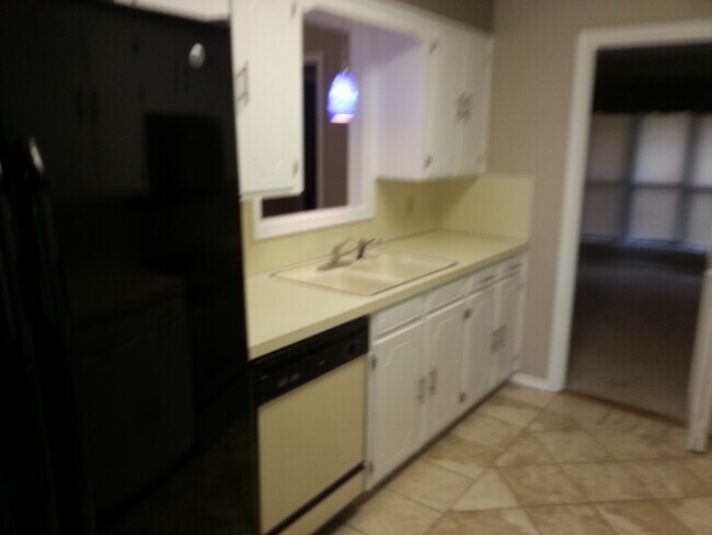 Building Photo - 5415 Bayou Dr