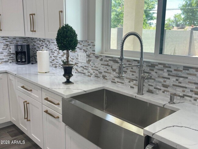 Building Photo - 6824 N 14th St