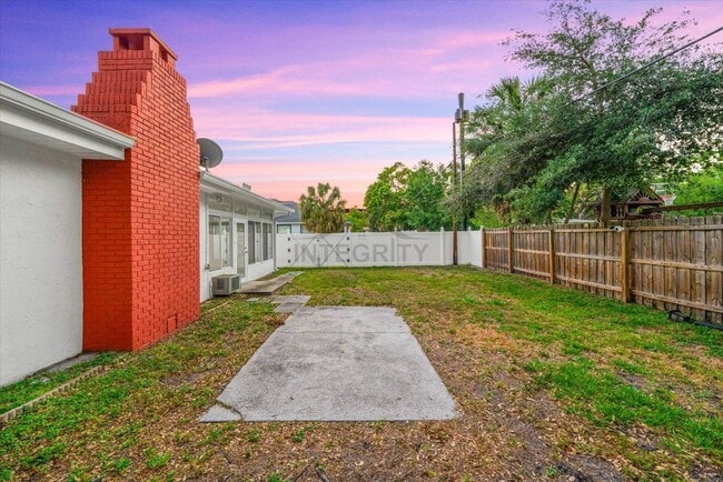 Building Photo - 3315 W Beaumont St