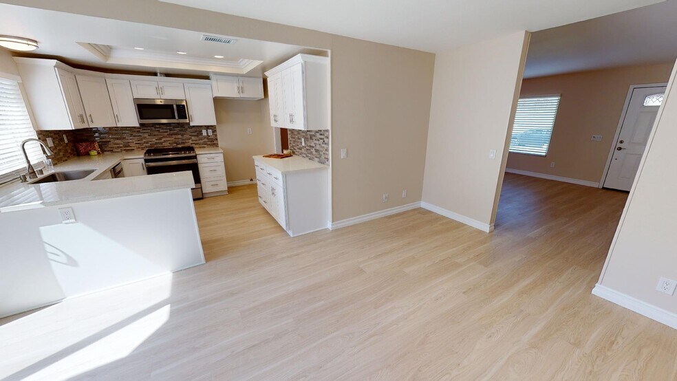 Building Photo - 89 Los Vientos Dr
