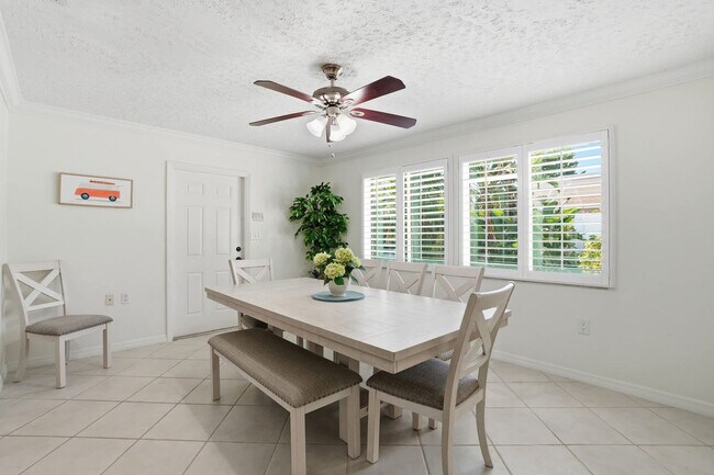 Building Photo - 27526 Los Amigos Ln