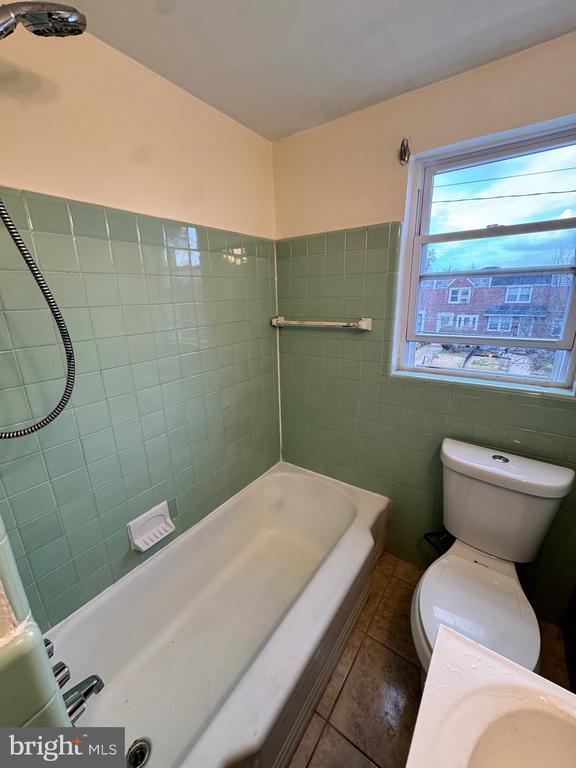 Building Photo - 7972 Forrest Ave