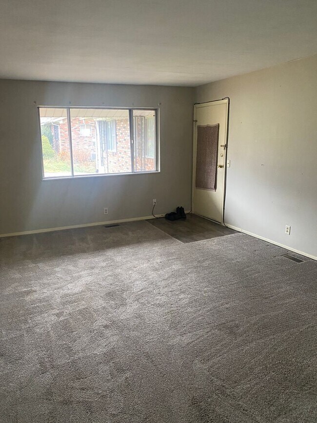 Building Photo - 104 N Brookwood Way