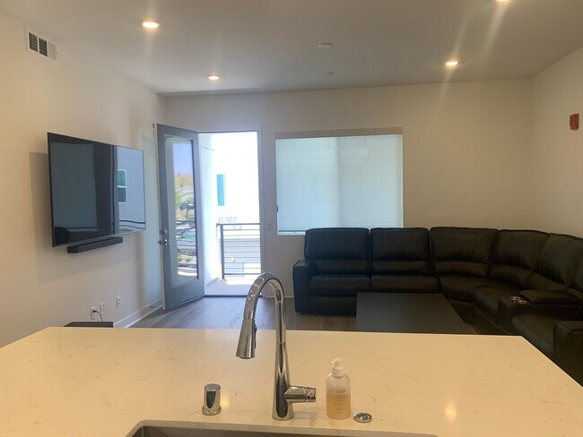 Building Photo - State of the Art-Trendy 1+1 Luxury Condo i...