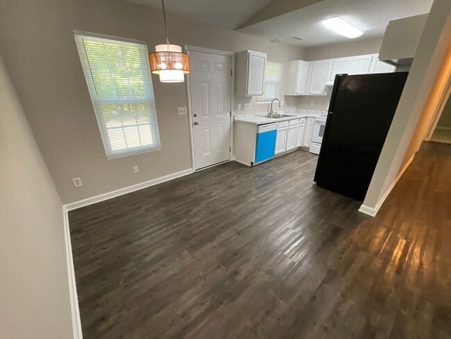 Building Photo - 2709 Ingleside Dr