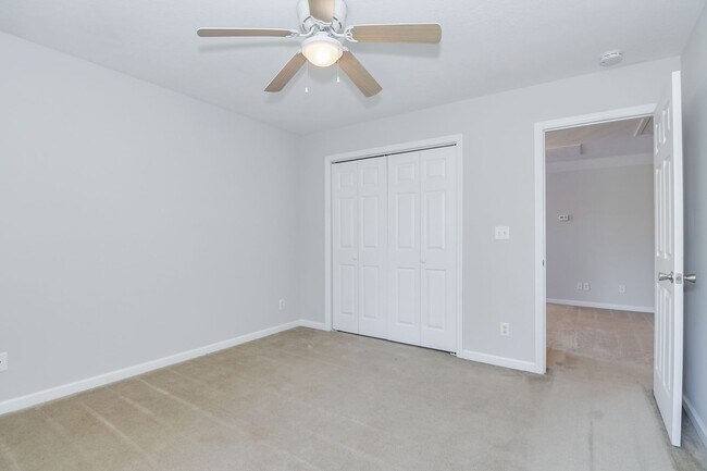 Building Photo - 3 Bedroom 2.5 Bath Townhouse