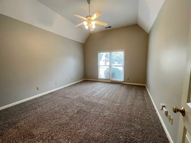 Building Photo - 8570 Meadow Green Dr