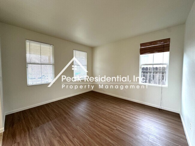 Building Photo - Spacious Marysville 5bd/3ba Home With Loft Area!