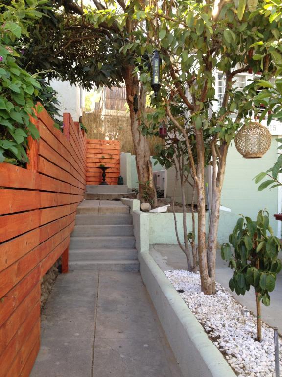 Building Photo - 415 W Avenue 37