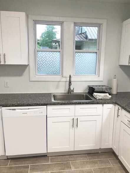 All new, full size appliances, toaster, coffee maker and microwave - 711 Hamilton St