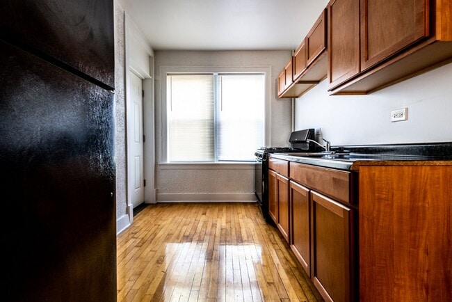 Building Photo - 8057 S Laflin
