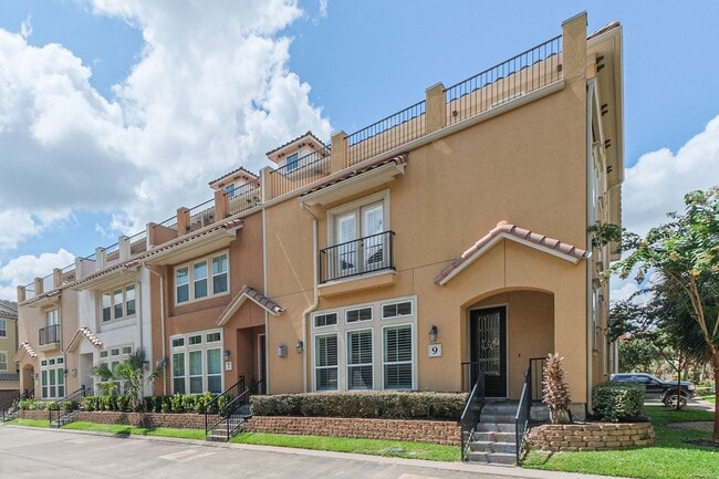 Building Photo - Furnished 3BR 3 Story Townhome