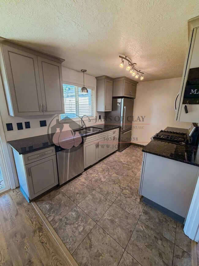 Building Photo - Updated 3 Bed / 2 Bath Salem Home with Central A/C, Fenced Yard & Included Landscaping!